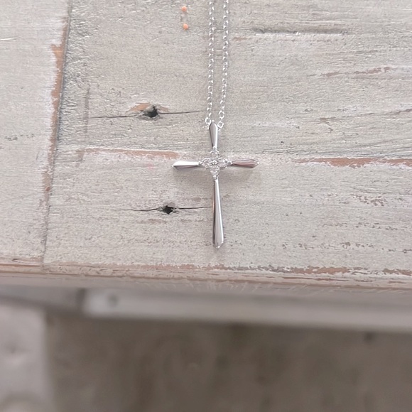 Genuine Diamond sterling silver cross necklace New in box - Picture 7 of 10